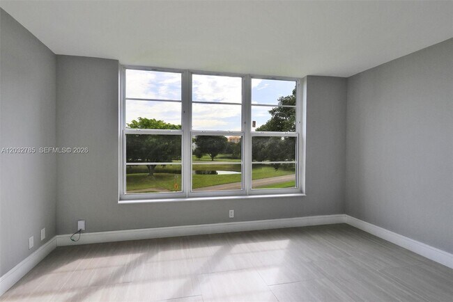 Foto del edificio - 2940 N Course Dr
