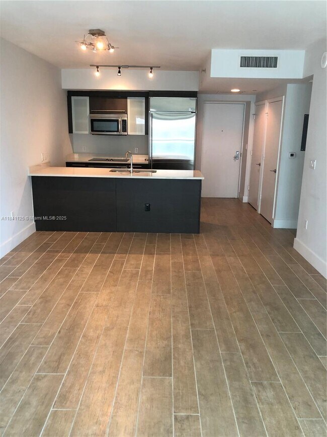 Building Photo - 500 Brickell Ave