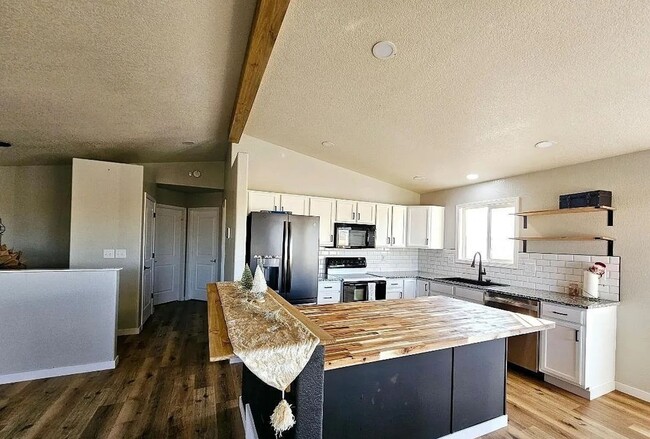 Building Photo - 4 Bedroom 3 Bath Home for Rent
