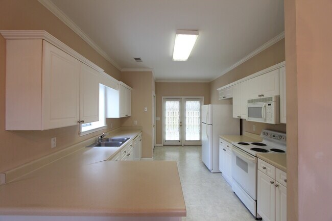 Building Photo - 1561 Savannah Park Ln
