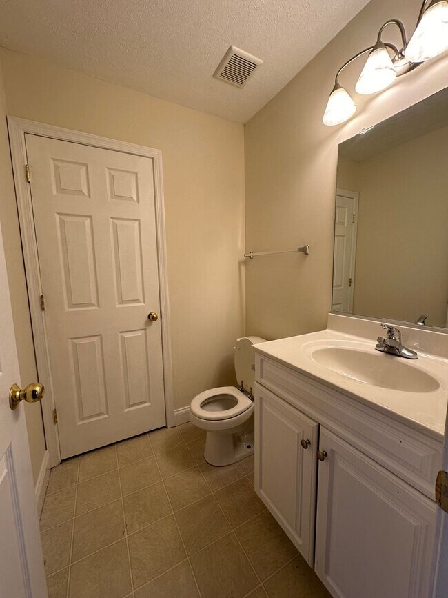 Foto del edificio - End Unit Townhome for Rent in Grottoes