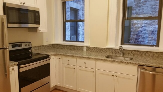 Building Photo - 1489 Beacon St