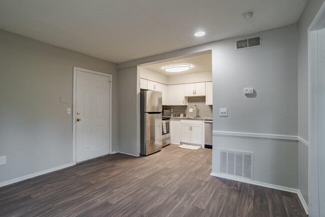 Building Photo - The Waterford Apartment Homes