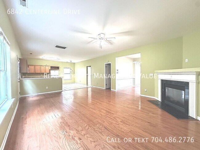 Foto del edificio - 6842 Centerline Dr