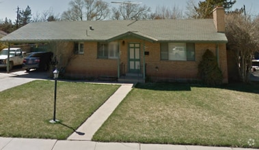 Building Photo - 282 S Dewey Ave