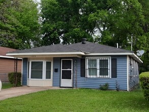 Building Photo - 266 E Dudley Dr