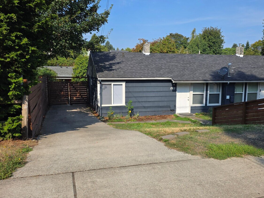 Primary Photo - Remolded Bremerton Duplex with fully fence...