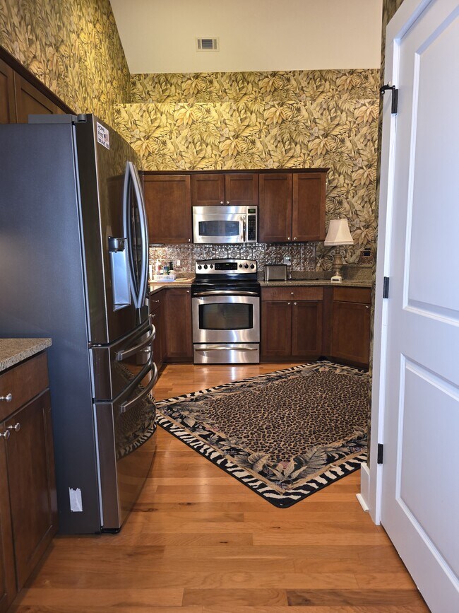 Building Photo - 144 Edgewood Ct