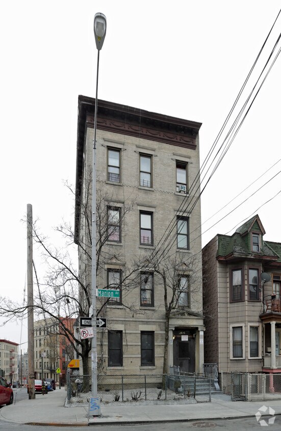 Foto del edificio - 2676 Marion Ave
