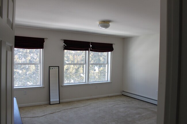 Building Photo - 37 Glen Ave