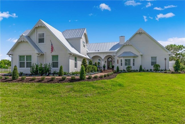 Building Photo - 2301 SW San Antonio Dr