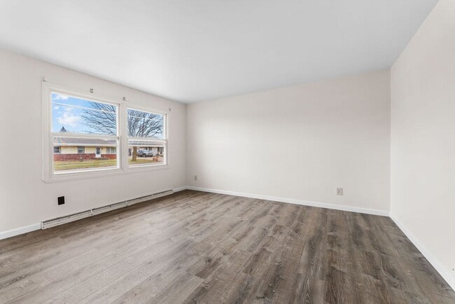 Foto del edificio - Delightful home with Garage and Large Yard. PETS WELCOME