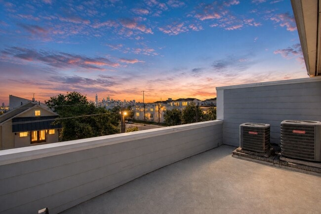 Building Photo - 5507 Darling St