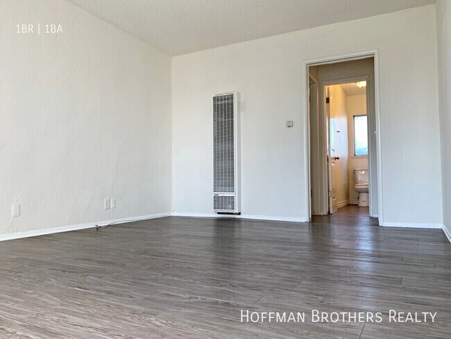 Foto del edificio - 4845 W Slauson Ave