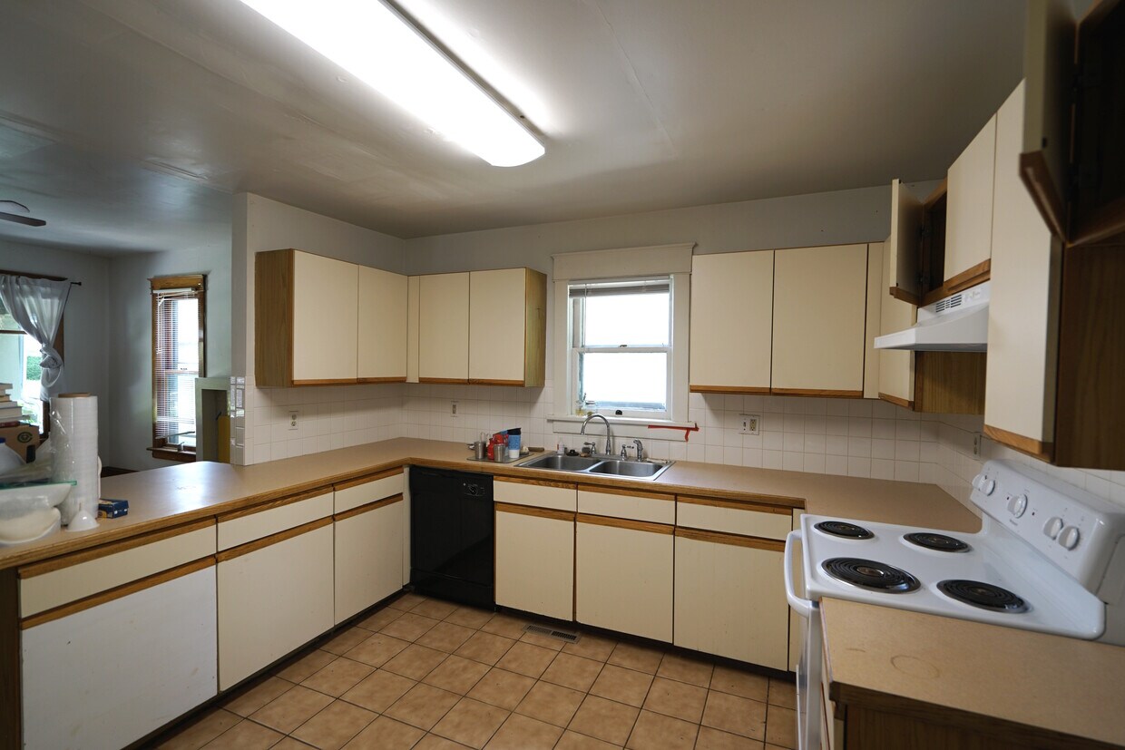 Kitchen - 942 Missouri St