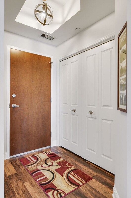 Foto del edificio - 100 3rd Ave S