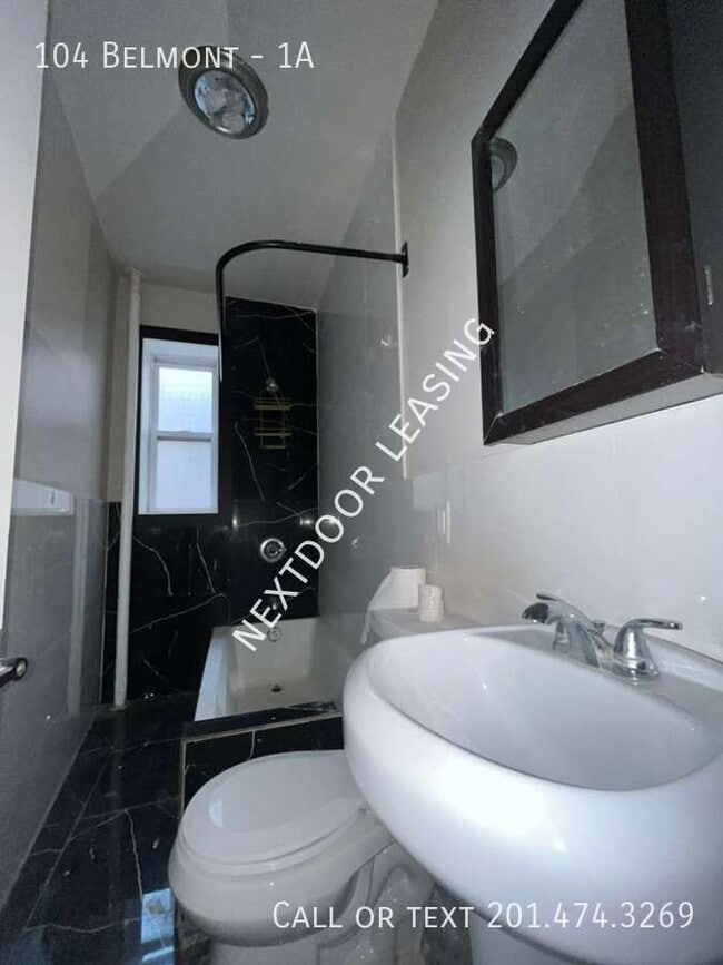 Foto del edificio - 104 Belmont-1A