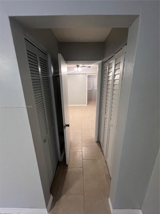 Foto del edificio - 1515 NE 125th Terrace