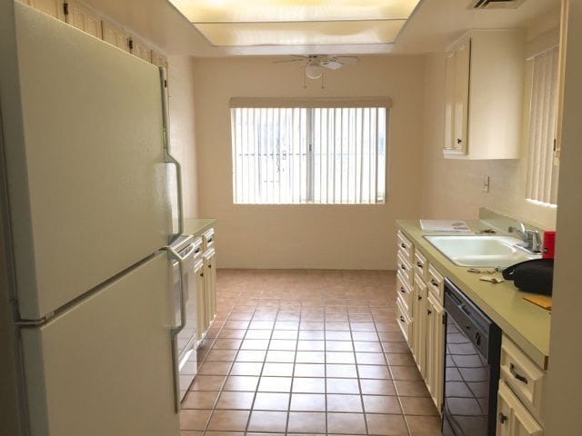 kitchen - 2525 E Prince Rd