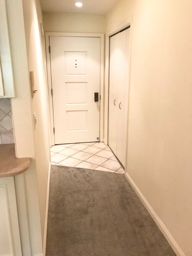 Entrance - 507 Seaver Dr