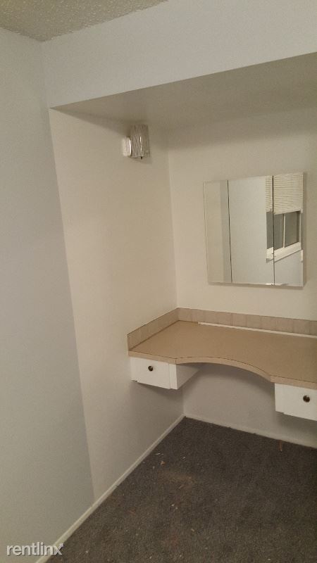 Foto del edificio - 2 br, 1.5 bath Townhome - 8124 110th St E