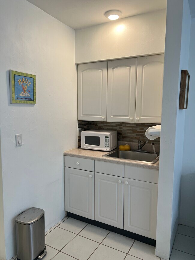 Kitchen 1 - 3204 SE 7th St