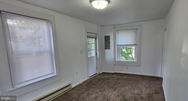 Building Photo - 16 Upland Ave