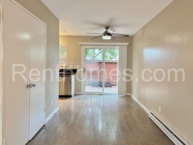 Foto del edificio - 9405 Gold Coast Dr