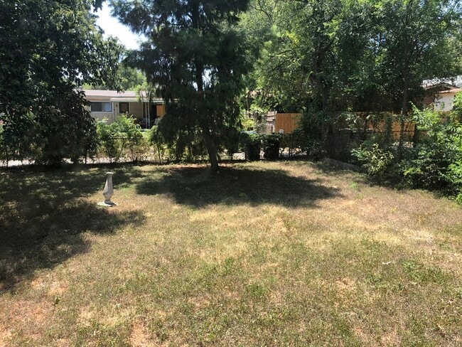 Foto del edificio - 418 Saratoga Dr