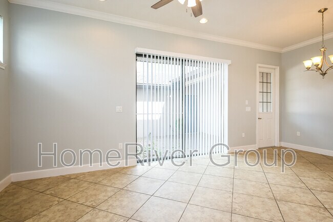 Foto del edificio - 10603 Village Lake Rd