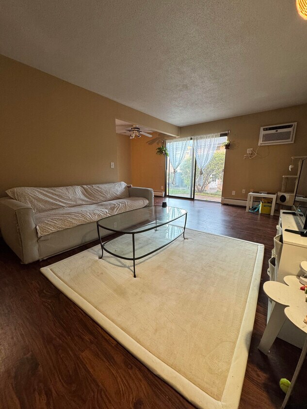 Foto principal - 930 Westbrooke Way