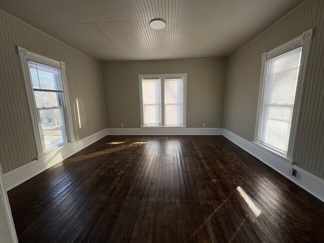 Foto del edificio - 229 N Washington St