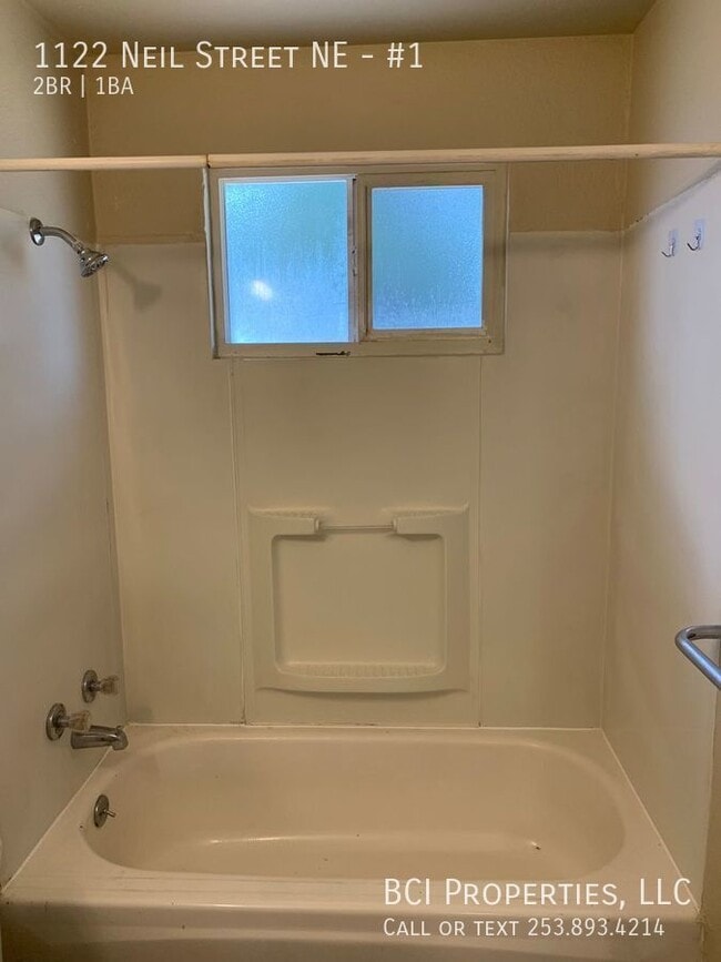 Foto del edificio - 1122 Neil St NE