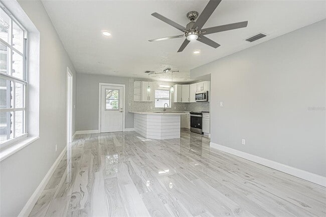 Building Photo - 4302 W Palmira Ave