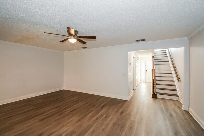 Building Photo - 11894 Lake Bend Cir