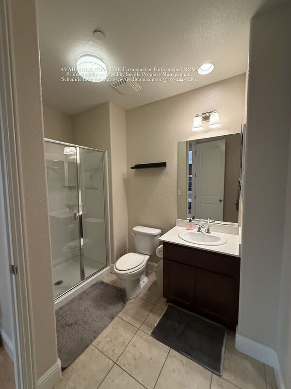 Building Photo - 6492 Bayview Dr