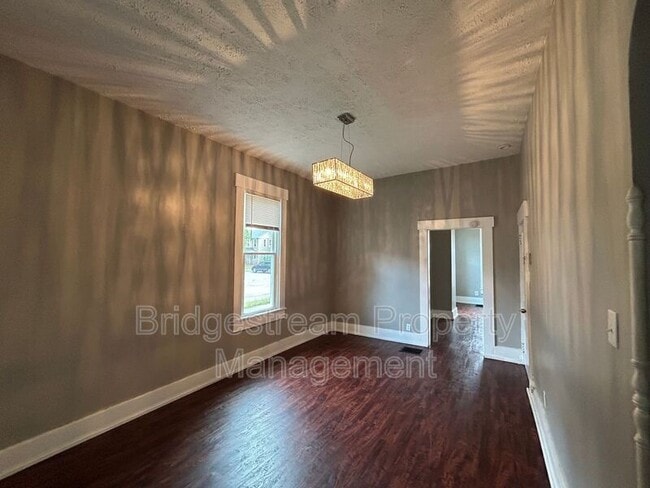 Photo - 315 N 4th St House