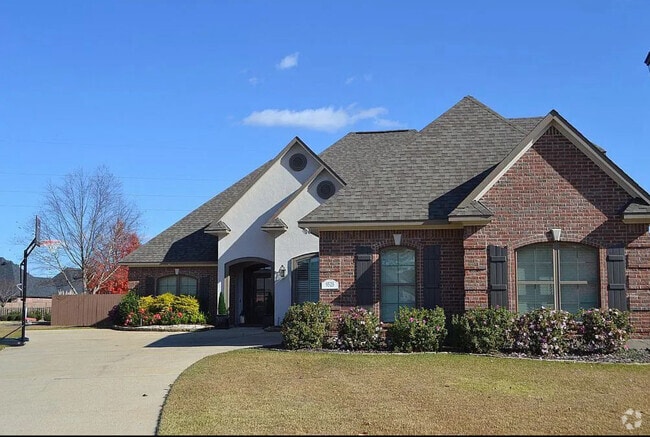 Building Photo - 9525 Rochel Dr