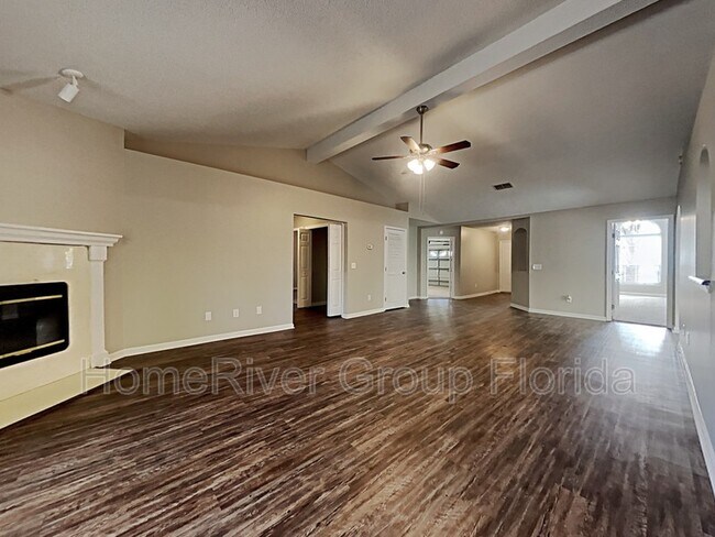 Foto del edificio - 7875 MacDougall Dr