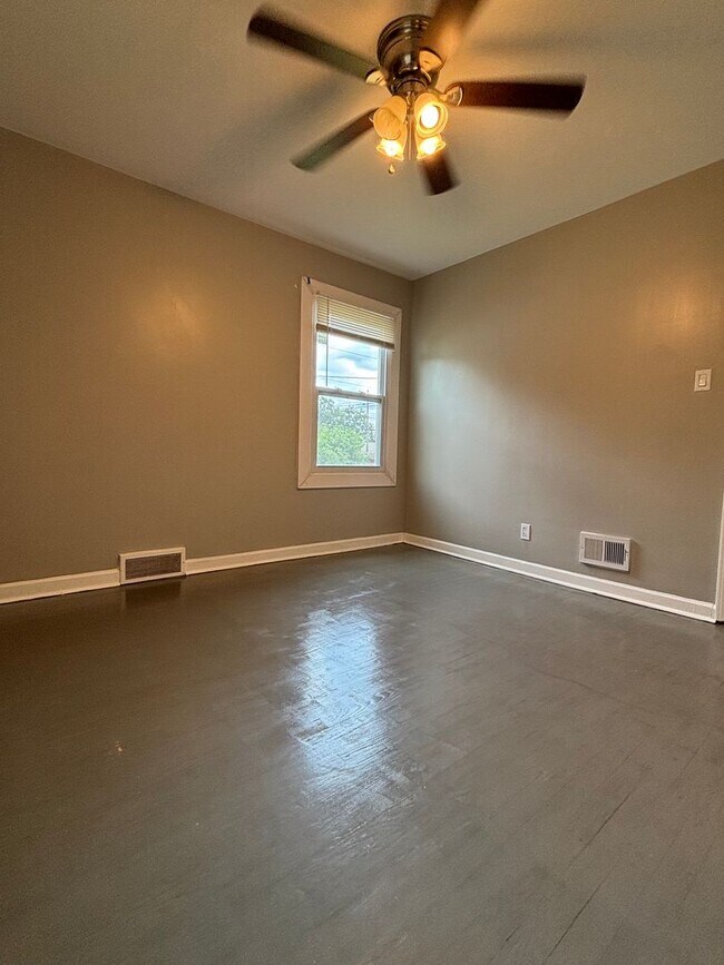 Building Photo - Your Next Home Is Waiting!