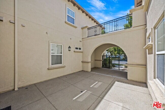 Foto del edificio - 15769 Agave Ave