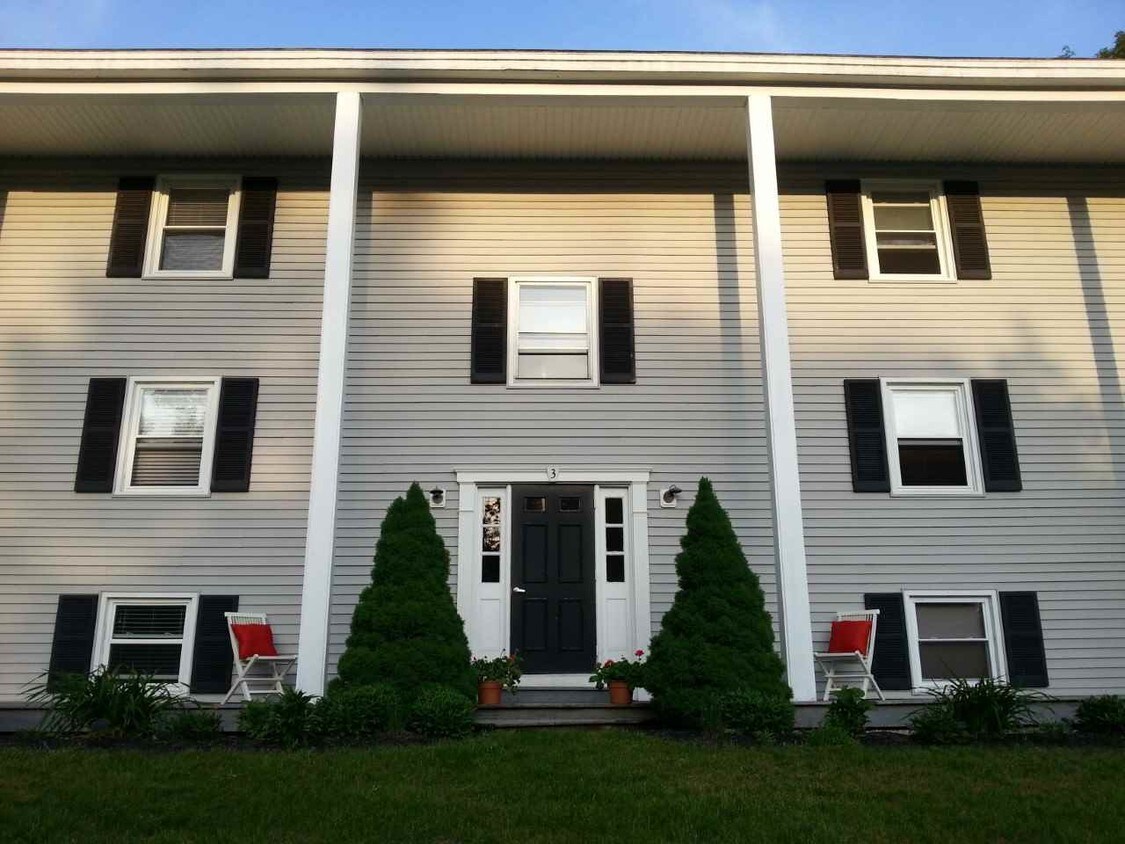 3 Williams Ave Unit 2, Kittery, ME 03904 Condo for Rent in Kittery
