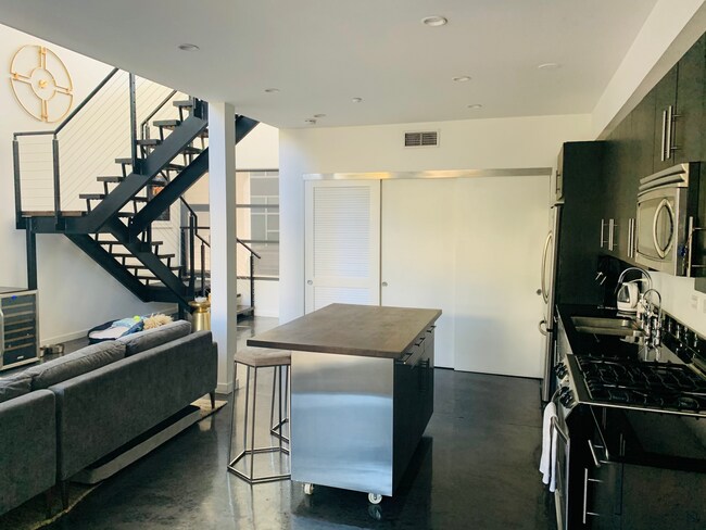 Building Photo - 4111 W Sunset Blvd