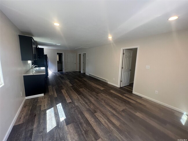 Building Photo - 94 Huguenot Dr