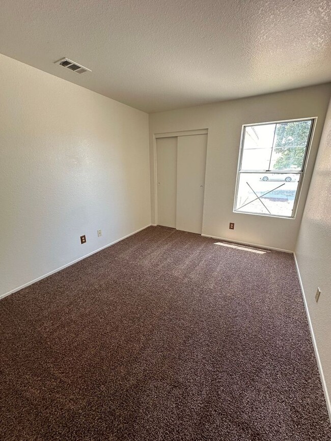 Foto del edificio - 3 BEDROOM HOME CLOSE TO MOJAVE RD. WEST OF...