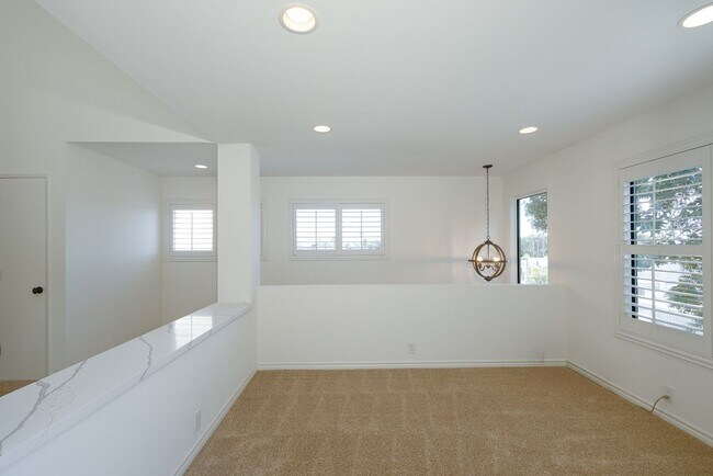 Foto del edificio - 2 Bedroom + 2 Bathroom Condo | The Colony | Oxnard | Unfurnished