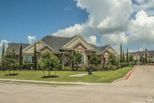 Building Photo - Villas at El Dorado