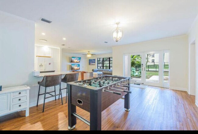 Building Photo - 2045 McLaren Rd