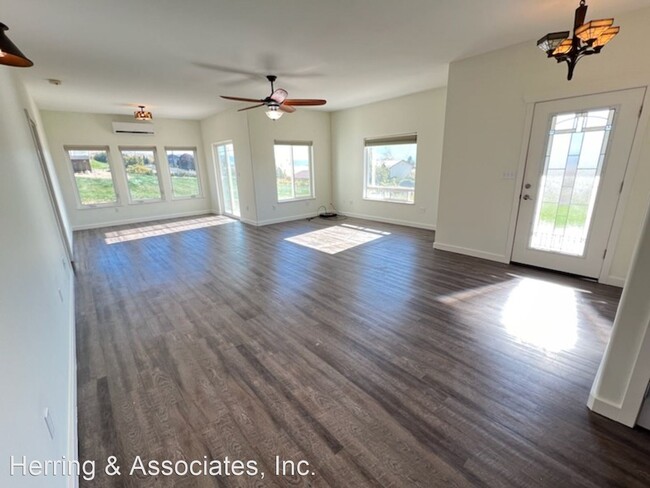 Building Photo - 2 br, 2 bath House - 3911 10th St SE
