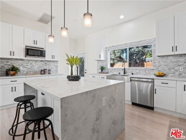 Building Photo - 17601 Rhoda St